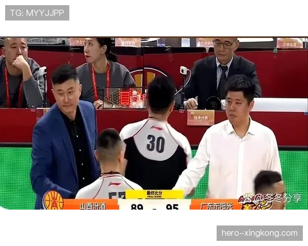 篮球场上被吹违体犯规的判定标准到底是什么？